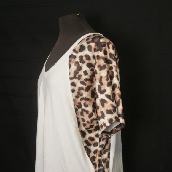 Silky Feel t-shirt with Animal Print details - Picture 3 of 5